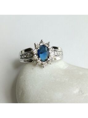 Sapphire CZ with halo 14k white gold size 7 🆕